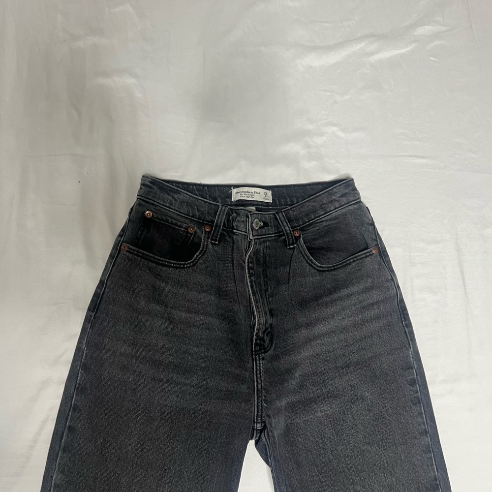 Abercrombie The 90s Straight Ultra High Rise Jeans - Picture 2 of 6
